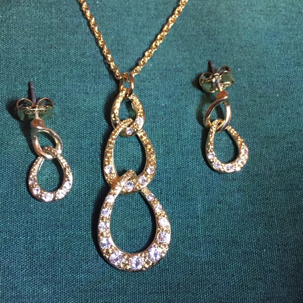 Golden and Gem Necklace and Earring Set
